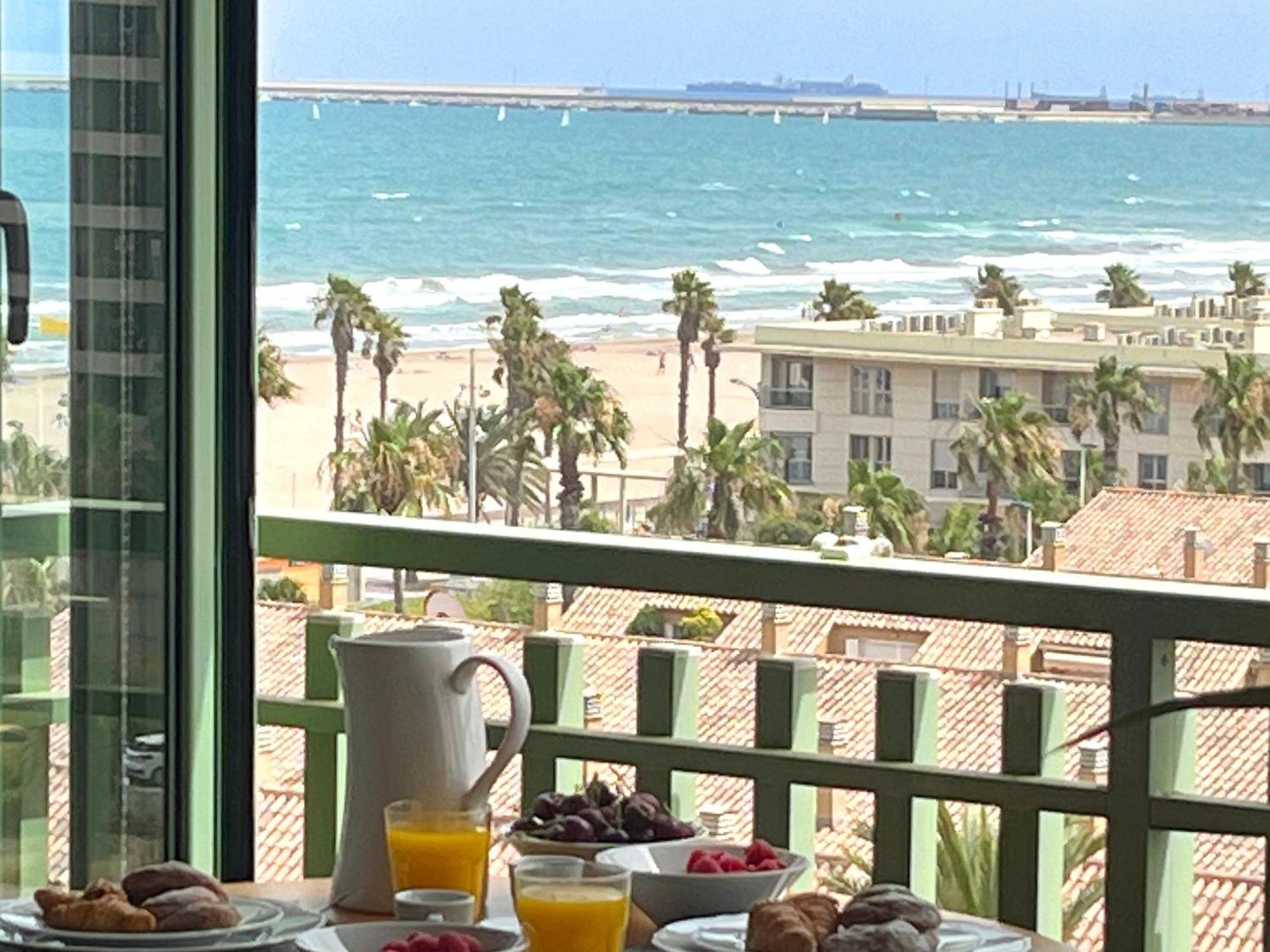 Stylish Well-Connected Beachfront Flat บาเลนเซีย ภายนอก รูปภาพ